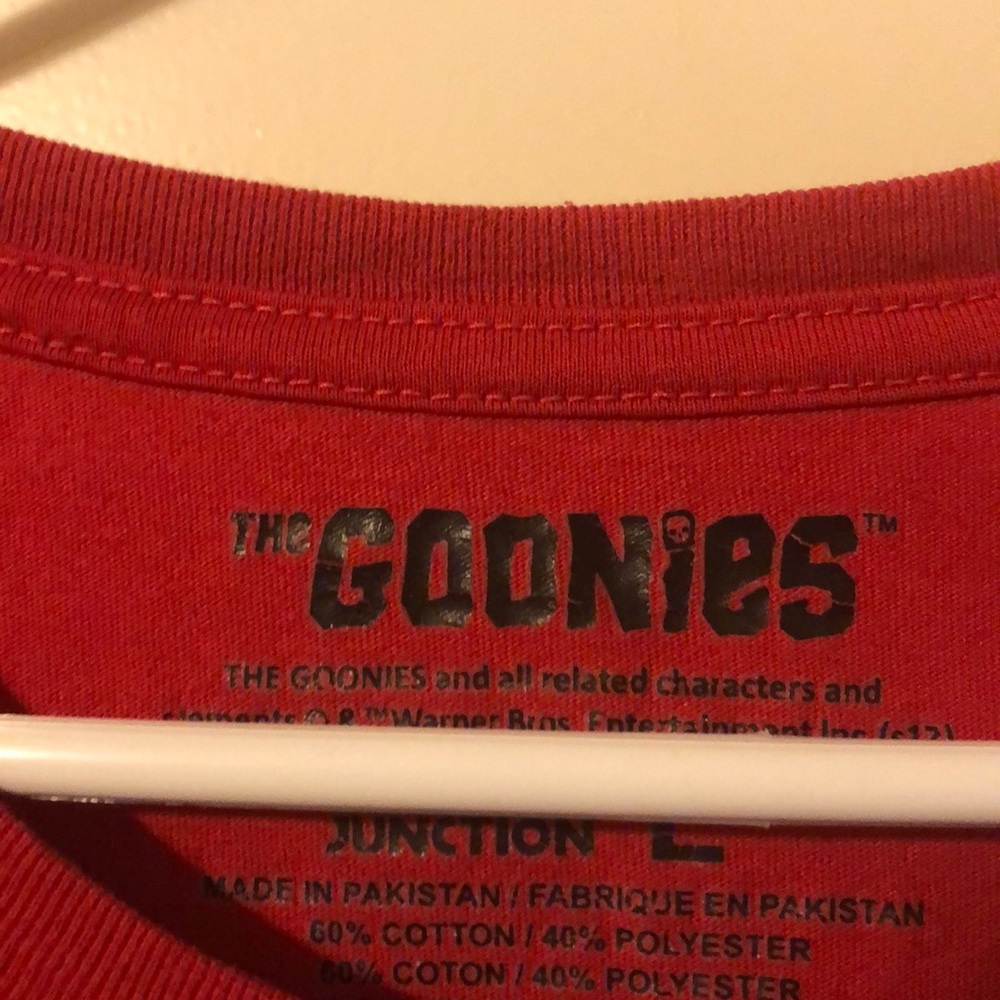 Red tee - Picture 2 of 3